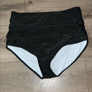 Elegant Black Ruched Bikini Bottoms